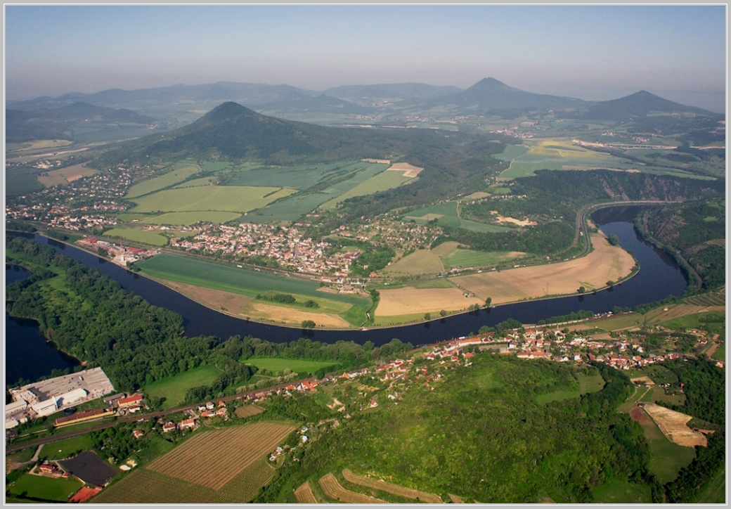 Pohled na Lovoš a České středohoří