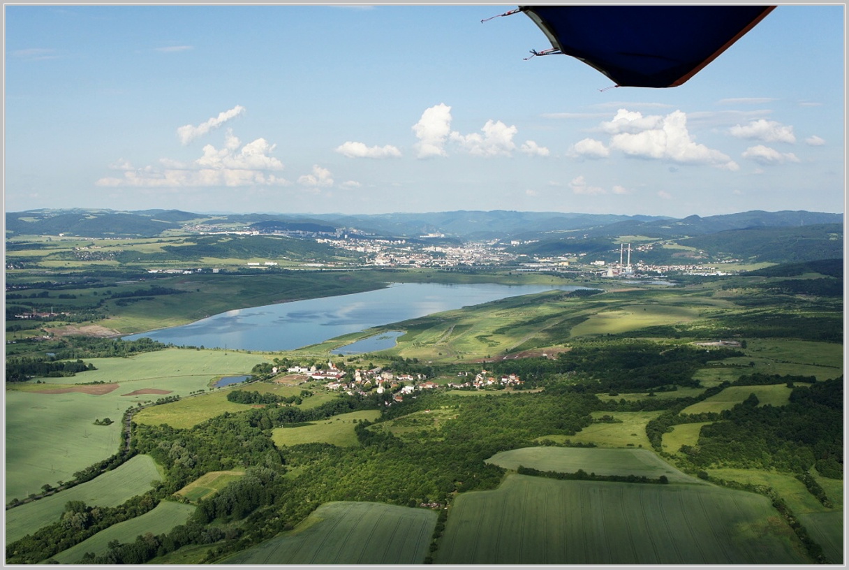 Jezero Milada, v pozadí Ústí n.L.